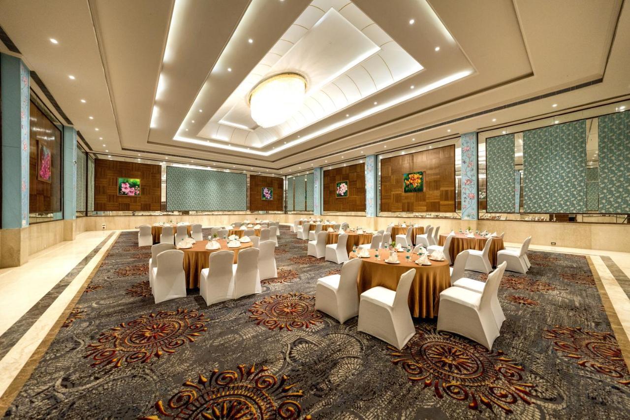 Fairway Golf & Lake Resort Naya Raipur Exterior foto