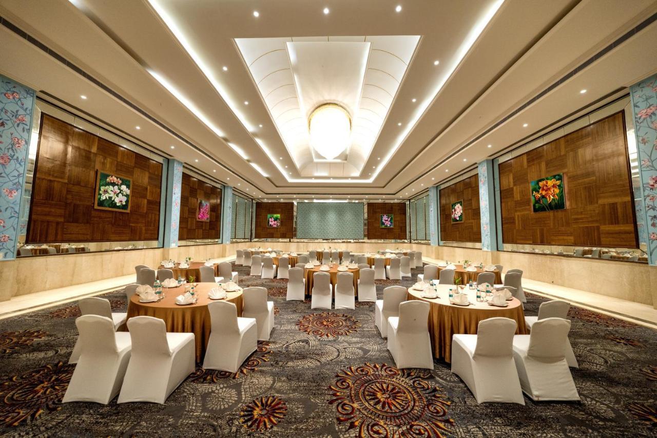 Fairway Golf & Lake Resort Naya Raipur Exterior foto