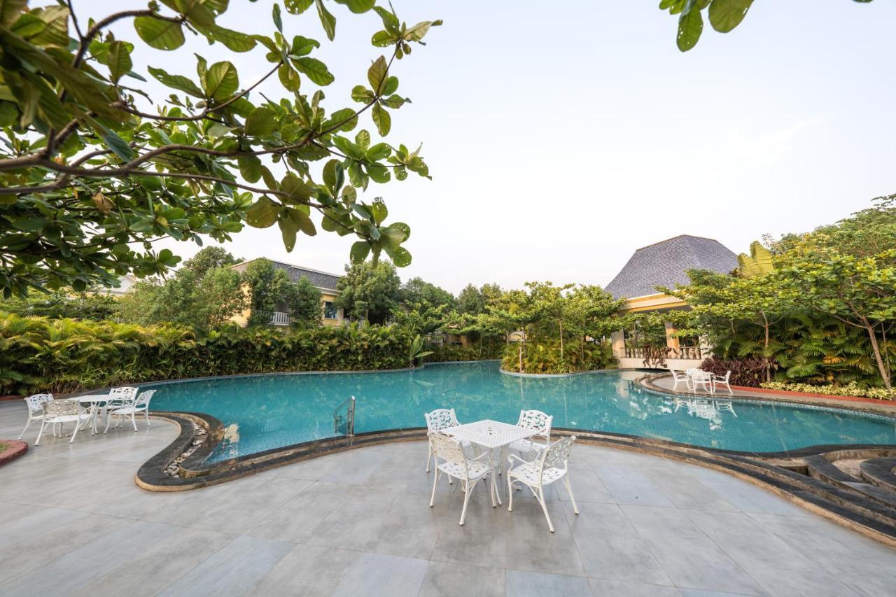 Fairway Golf & Lake Resort Naya Raipur Exterior foto