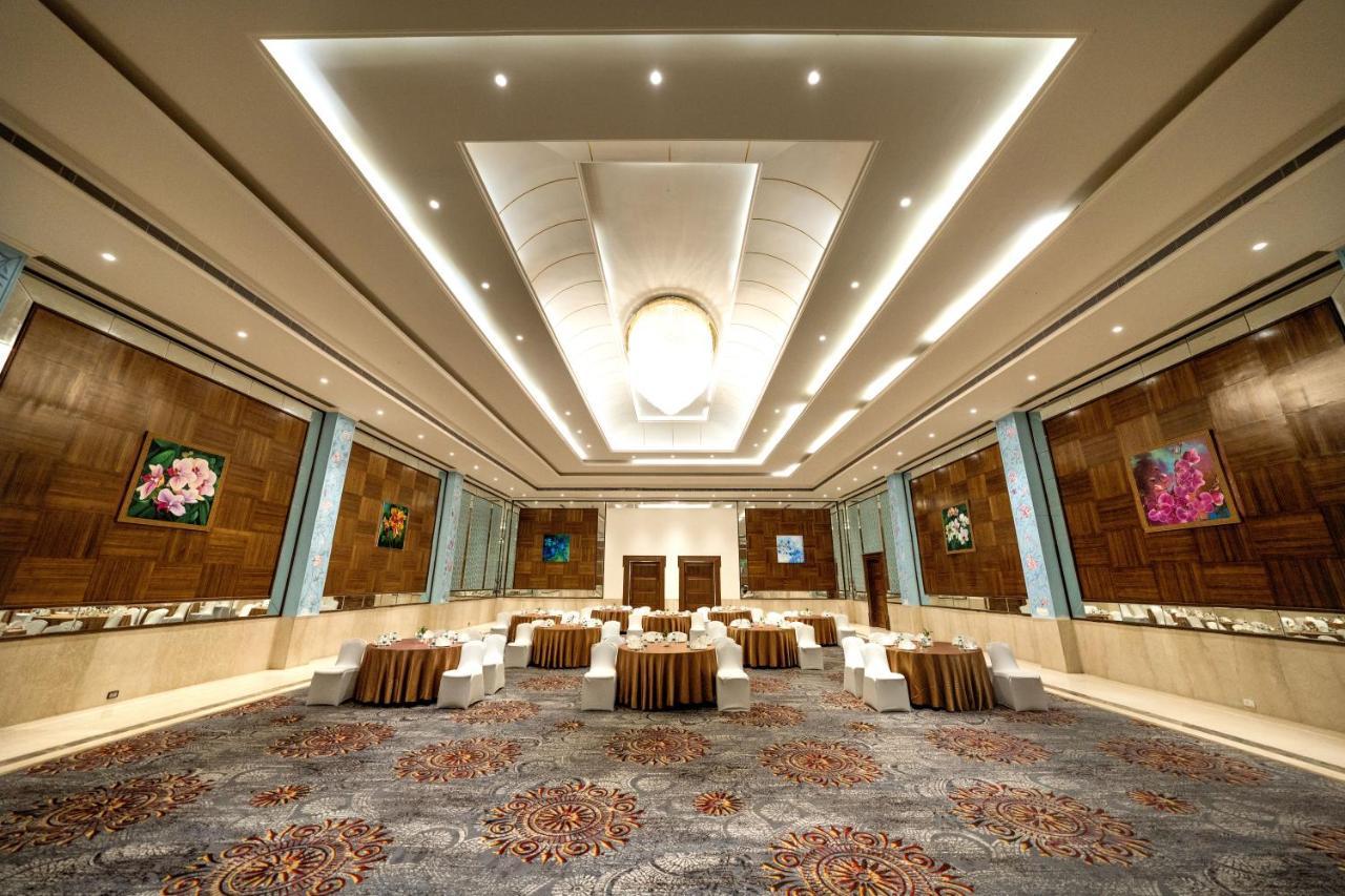 Fairway Golf & Lake Resort Naya Raipur Exterior foto