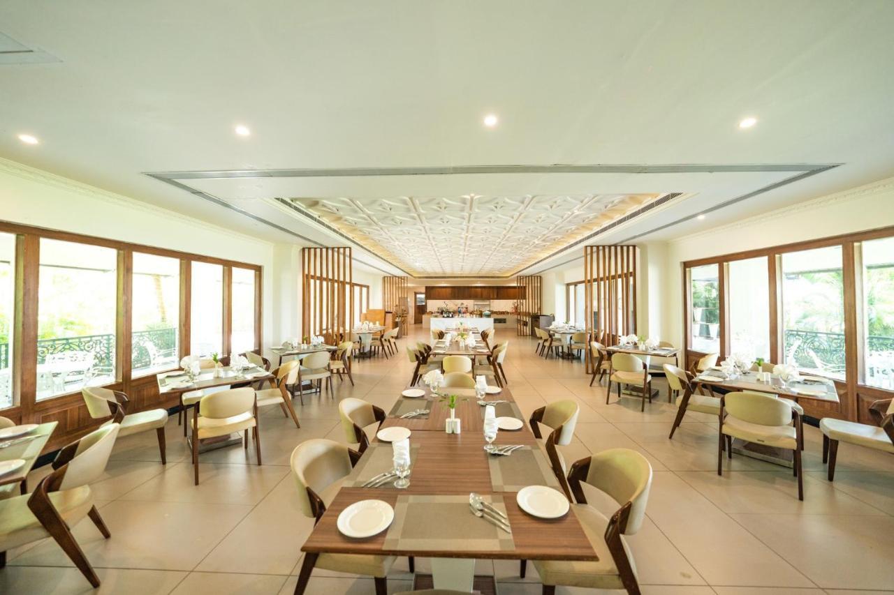 Fairway Golf & Lake Resort Naya Raipur Exterior foto